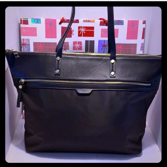 TUTILO NEW YORK Handbags - NWOT Tutilo New York Large Tote Bag Inside Clutch